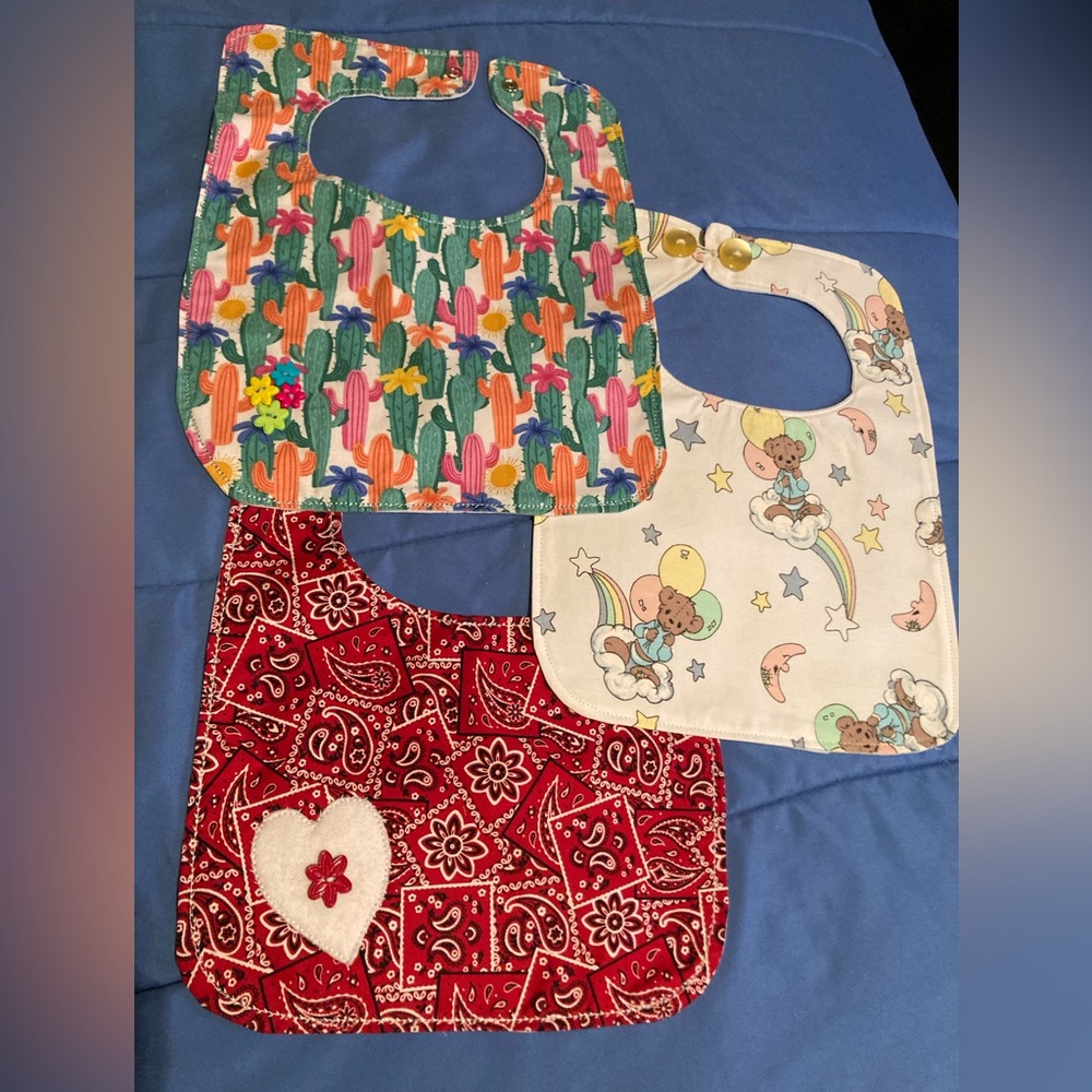 Choice of three bibs. Cacti, hanky or balloon bear.